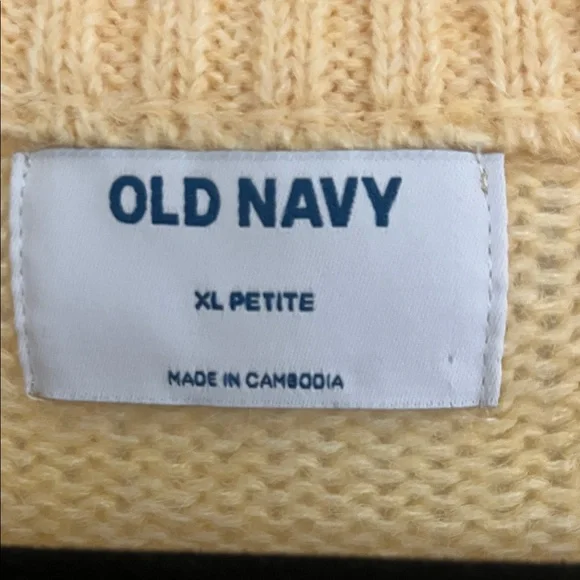 XLP | GAP Women's V-Neck Sweater in light yellow - Picture 2 of 7